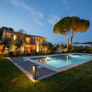 https://le-mas-des-fees.fr-provencehotel.com